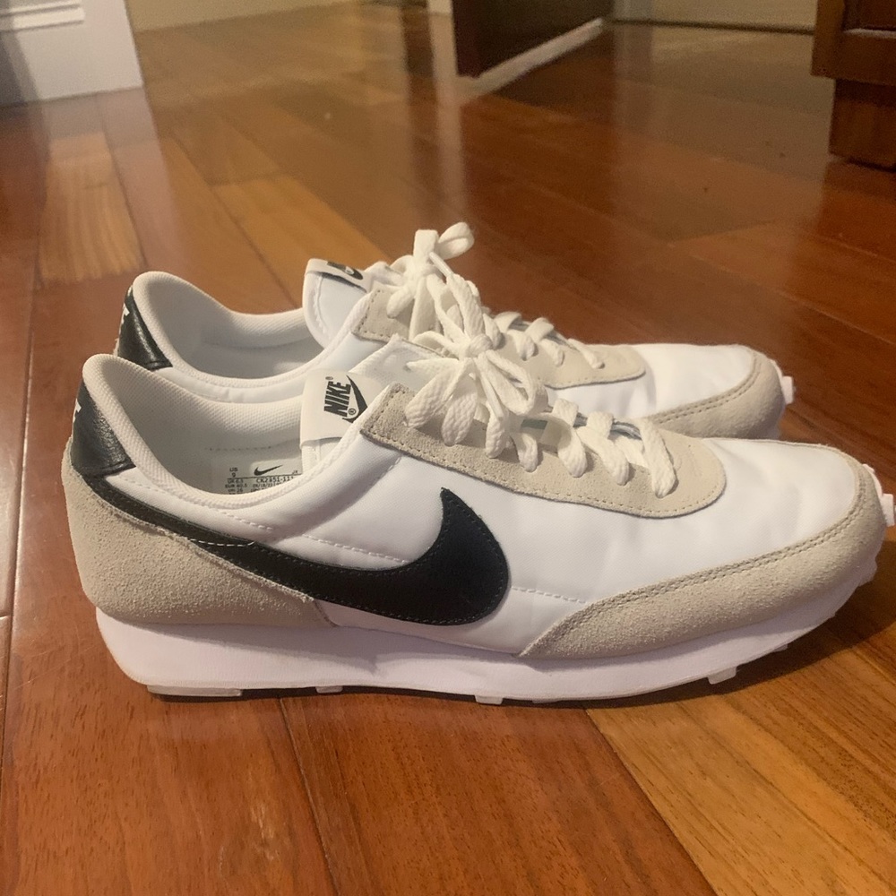 Nike Daybreak Waffle Sneaker W9